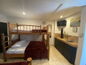 ベーシック ルーム | バスルーム | デザイナーバスアメニティ、タオル、石鹸、シャンプー