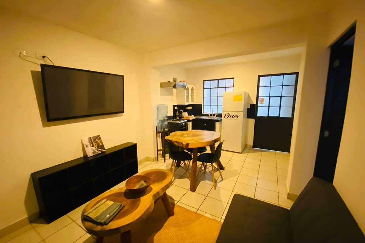 Comfort-Apartment, Mehrere Betten, mit Bad | Individuell dekoriert, kostenloses WLAN, Bettwäsche