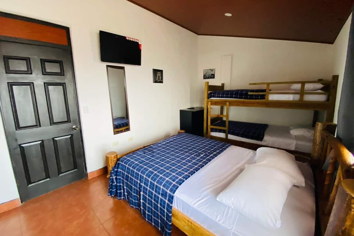 Classic-Vierbettzimmer | Individuell dekoriert, kostenloses WLAN, Bettwäsche