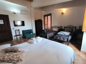 1 bedroom, minibar, desk, laptop workspace