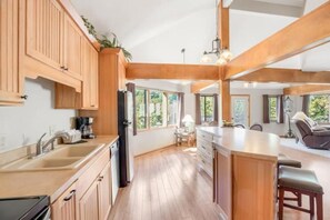 Fridge, microwave, oven, stovetop - Lakefront Unique Villa/Views 3 Bed 2.5 Bath (Osage Beach)