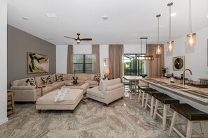 テレビ、書斎 / ワークスペース