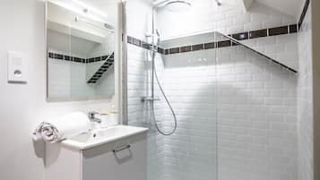 Dusche, Haartrockner, Handtücher