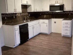 Fridge, microwave, oven, stovetop - Weekend Getaway (Dallas)