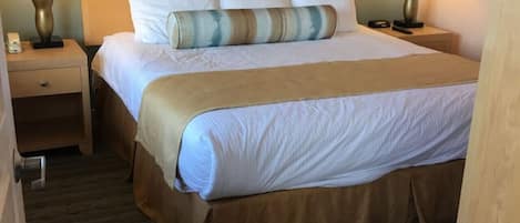 2 bedrooms, desk, iron/ironing board, WiFi
