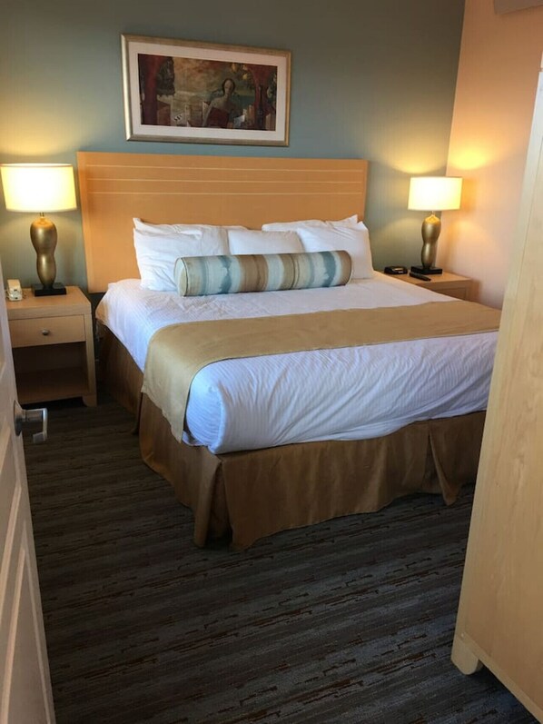 2 bedrooms, desk, iron/ironing board, WiFi