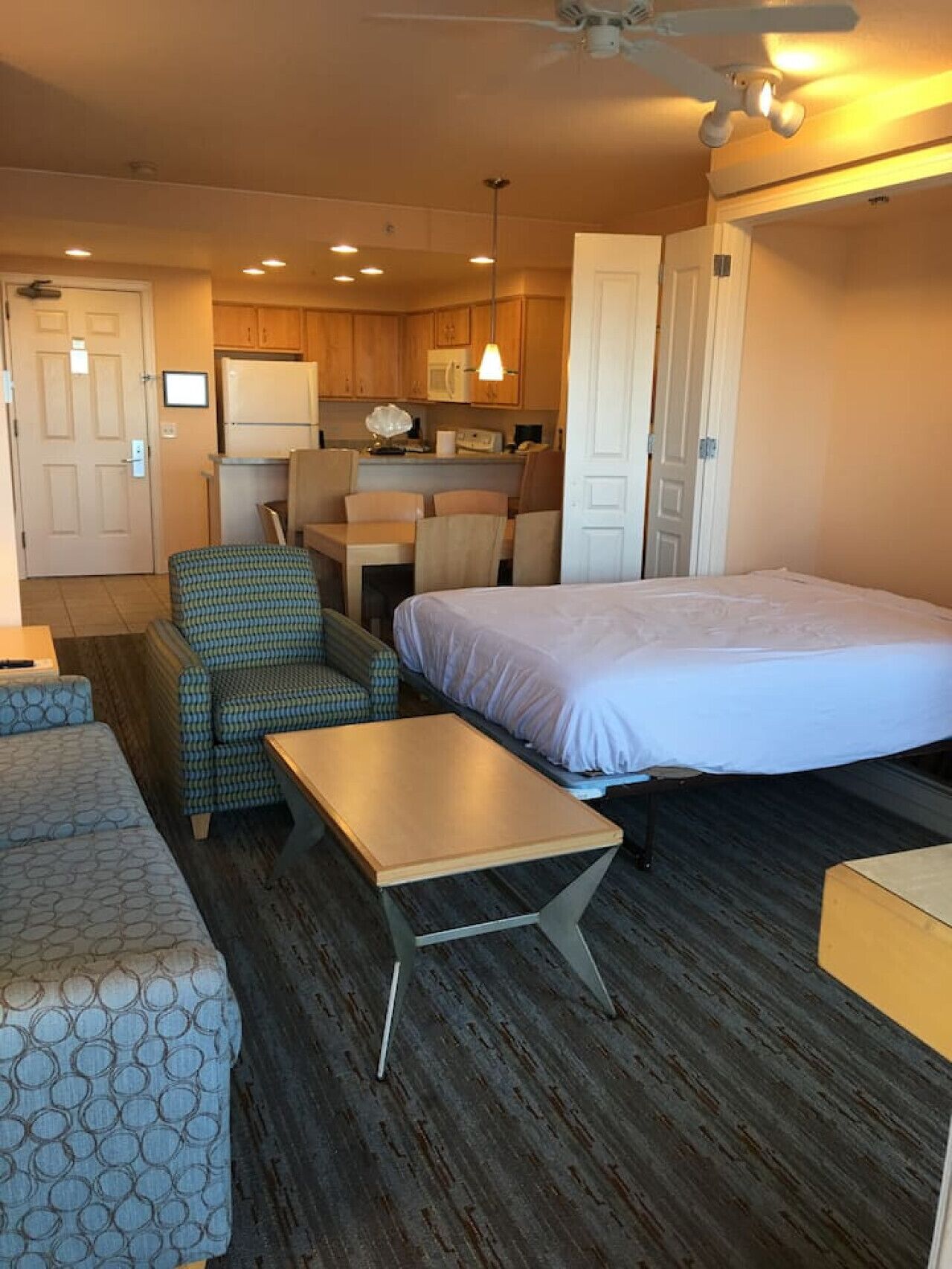 2 bedrooms, desk, iron/ironing board, WiFi