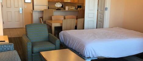 2 habitaciones, escritorio, tabla de planchar con plancha y wifi