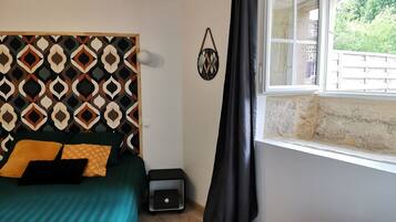 1 bedroom, travel cot, free WiFi, bed sheets