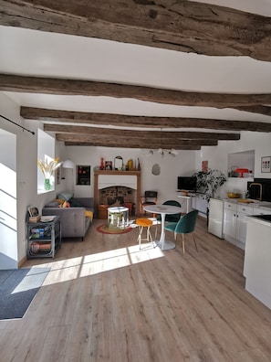 Interior - Les Gîtes de La Roche Élie-chez Théophile (ROM)