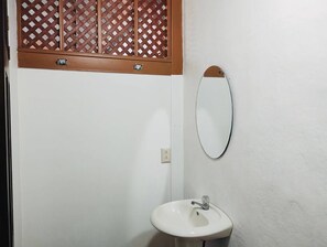Serviettes fournies, savon, papier toilette