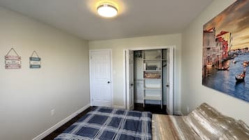 1 bedroom, free WiFi, bed sheets