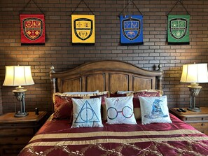 3 室のベッドルーム、デスク、アイロン / アイロン台、旅行用ベビーベッド