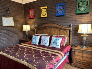 3 Schlafzimmer, Schreibtisch, Bügeleisen/Bügelbrett, Reisekinderbett