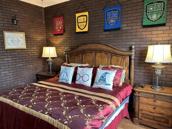 3 室のベッドルーム、デスク、アイロン / アイロン台、旅行用ベビーベッド