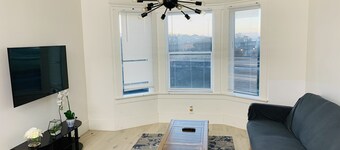 Nice 5-bedroom house with WiFi in Daly City
