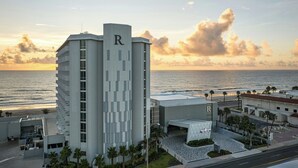 Unclassified image, 2 of 88, button - Renisassance Daytona Beach Oceanfront (Daytona Beach)