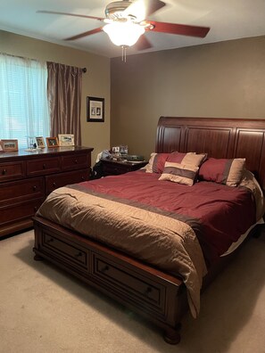 4 室のベッドルーム、アイロン / アイロン台、WiFi