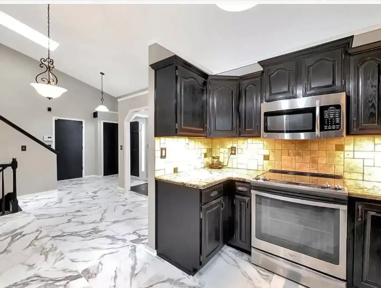 Weekend oasis, spacious, w/pool & game room