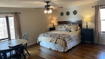 4 bedrooms, desk, iron/ironing board, bed sheets