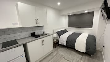 Iron/ironing board, free WiFi, bed sheets