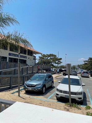 Property grounds - 4 bed 3 bath Living ,dining ,family rooms for large families with many children (Ocean Pines)