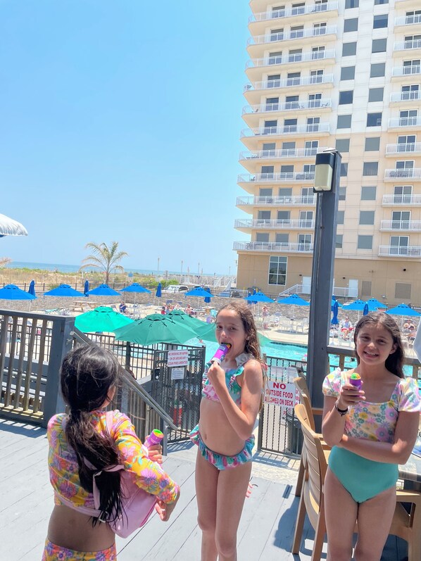 Property grounds - 4 bed 3 bath Living ,dining ,family rooms for large families with many children (Ocean Pines)