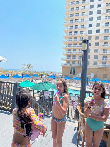 4 bed 3 bath Living ,dining ,family rooms for large families with many children