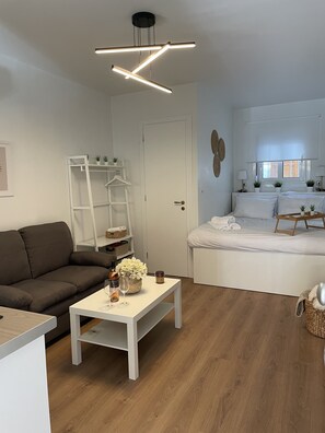 1 habitación, tabla de planchar con plancha, wifi y ropa de cama