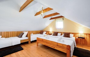 2 habitaciones, tabla de planchar con plancha y cuna de viaje 