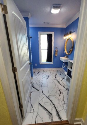 المنشأة من الداخل