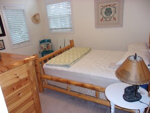 4 bedrooms, WiFi, bed sheets - Waterfront Mullet Lake Cottage (Indian River)