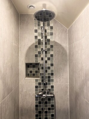 Regadera y secadora de cabello