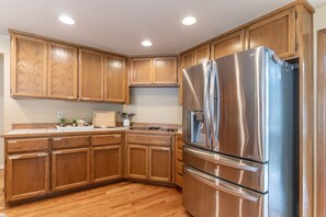 Refrigerador, microondas, horno, placa de cocina