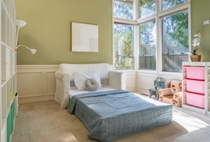 3 habitaciones, tabla de planchar con plancha, cuna de viaje y wifi 