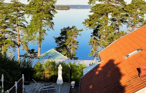 Nice home in Alingsås with lake view