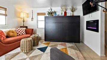 Télévision, cheminée