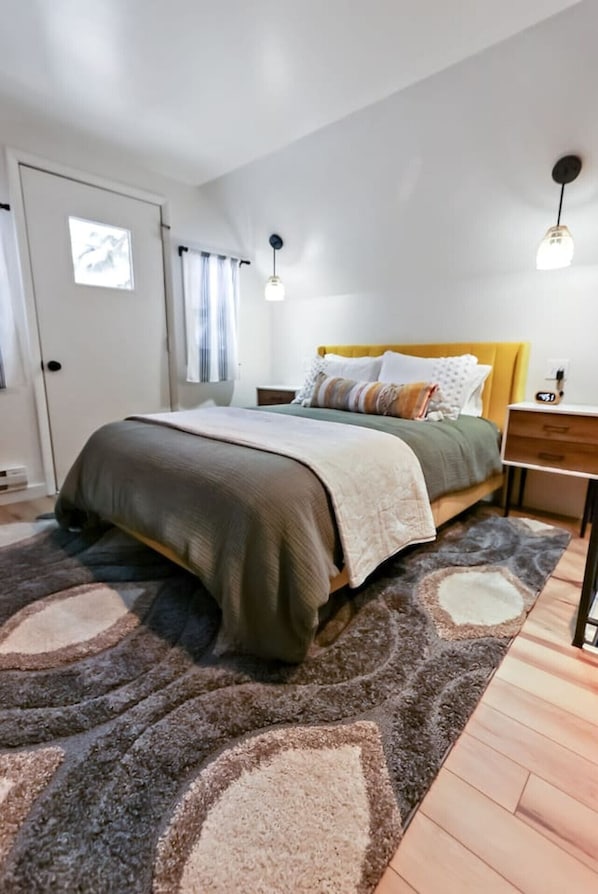 1 Schlafzimmer, Schreibtisch, Bügeleisen/Bügelbrett, Reisekinderbett