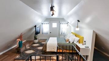 1 chambre, bureau, fer et planche Ă repasser, lit parapluie