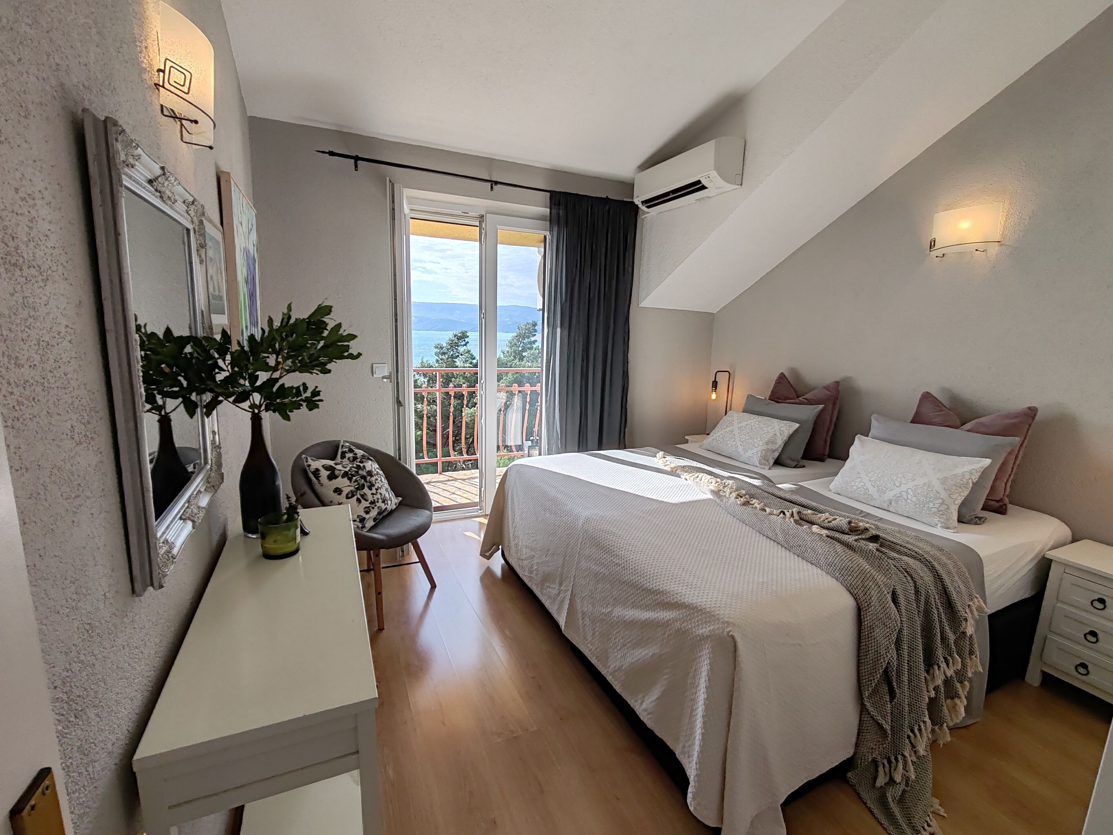 4 bedrooms, in-room safe, iron/ironing board, travel cot