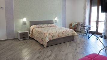 Family Quadruple Room, Valley View | Hypo-allergenic bedding, blackout curtains, soundproofing, travel cot