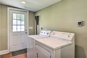 Interior - The Grand Marquis - Spacious Park Circle Bungalow (North Charleston)
