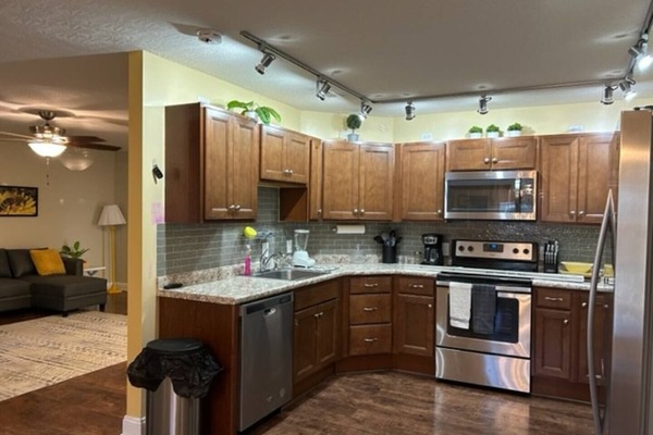 Frigorífic, microones, forn i placa de cuina