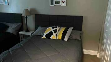 2 slaapkamers, een strijkplank/strijkijzer, reisbedje, wifi