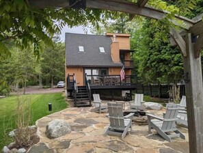 Terrace/patio - Lakefront home offering private dock, beach, fishing and kayaks for activities. (Lake Harmony)