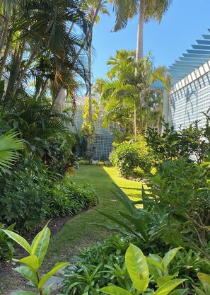 Property grounds - Luxury 2-Bed Condo Steps to Naples Beach & Downtown! (Naples)