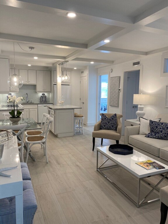 Luxury 2-bed Condo Steps To Naples Beach & Downtown! - Beach Access, Naples