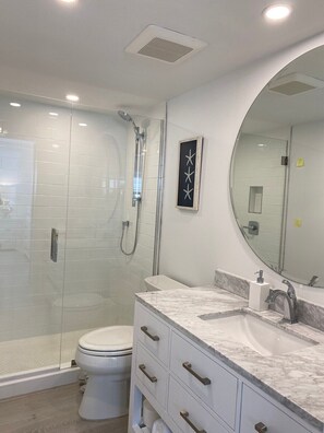 Hair dryer, towels - Luxury 2-Bed Condo Steps to Naples Beach & Downtown! (Naples)