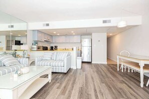 テレビ、書斎 / ワークスペース