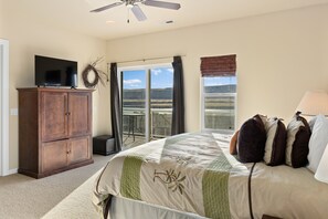 3 bedrooms, WiFi - B50-Condo near pool & Gorge shuttle (Quincy)